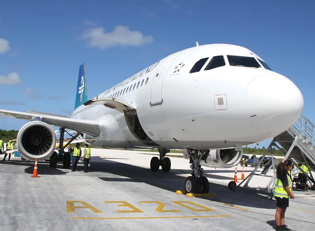 AIR New Zealand Plane arriving in NIUE
