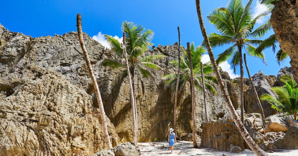 The coral chasm that looks more like a film set than real life